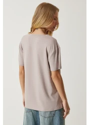 Happiness İstanbul Women's Mink V-Neck Basic Viscose Knitted T-Shirt EN00613