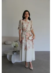 Julidress فستان من الكتان بتصميم مميز بطول متوسط ​​الطول وياقة واقفة وأزرار وطبعة زهور مع حزام