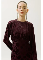 Manuka فستان سهرة من قماش الجاكار الساتان باللون الأحمر الداكن