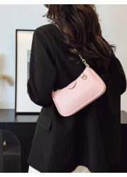 حقيبة كتف على شكل باجيت من قماش PU مقاوم للماء ذات لون أحادي كلاسيكي بتصميم جوكر، مزينة بسلسلة معدنية بشكل فراو