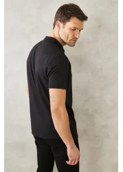 AC&Co / Altınyıldız Classics تي شيرت رجالي ذو قصة ضيقة باللون الأسود اللامع - قماش قطني غير قابل للانكماش