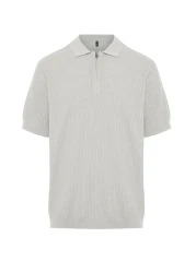  Collection إصدار محدود من تي شيرت محبوك بياقة بولو وسحاب ومخرم بقصة عادية TMNSS24PO00001