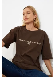  Collection تي شيرت محبوك بني 100٪ قطن مطبوع عليه شعار مريح / واسع ومريح TWOSS19GH0034