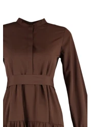  Modest فستان منسوج بحزام بني داكن وأزرار وطية صدر السترة TCTSS21EL3343