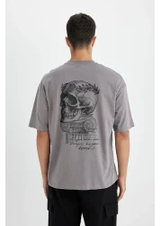 Defacto تي شيرت رمادي كبير الحجم للرجال - رقبة دائرية، طباعة خلفية، قطن، كم قصير D4908ax24au