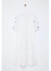  Collection فستان قميص منسوج متوسط الطول مطرز بالزهور من إكرو TWOSS25EL00039