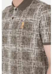 U.S. Polo Assn. تي شيرت رجالي بقصة عادية وياقة بولو منقوشة من فرو المنك 50299641-vr052