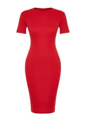  Collection فستان رصاص ميدي محبوك قابل للتمدد برقبة دائرية باللون الأحمر TWOSS24EL00486