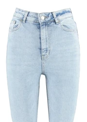 Collection جينز متوهج عالي الخصر باللون الأزرق الفاتح TWOSS23JE00063