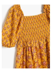 Koton فستان مزين بالزهور وأكمام بالونية من القطن بياقة مربعة مبطن