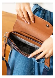 Just Polo حقيبة كتف BAGUETTE موديل 6005 للنساء - مع غطاء من القماش المزخرف