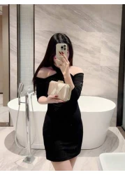 A Classic Crossed Satin Box Clutch Bag With High End Feel Suitable For Evening Party Formal Occasions Dance Events Romantic Weddings Chain Strap Banquet Handbag