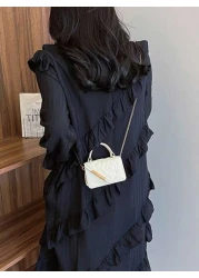 قطعة واحدة، حقيبة جلدية صغيرة مربعة ذات طبعة أزهار الحب، مع سلسلة معدنية متعددة الوظائف، حقيبة يد كاجوال عصري