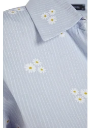  Collection قميص من القطن بقصة واسعة بنقوش بالزهور باللون الأزرق - TWOSS23GO00373