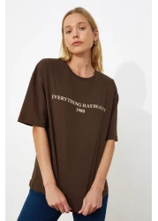  Collection تي شيرت محبوك بني 100٪ قطن مطبوع عليه شعار مريح / واسع ومريح TWOSS19GH0034