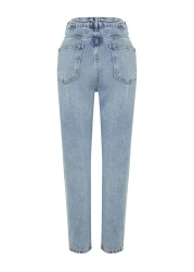  Collection جينز أمي عالي الخصر باللون الأزرق الفاتح TWOAW24JE00076