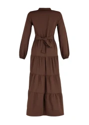  Modest فستان منسوج بحزام بني داكن وأزرار وطية صدر السترة TCTSS21EL3343