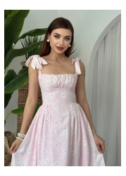 Julidress فستان ميدي بتفاصيل مشد مزين بنقشة الزهور ومطويات مميزة