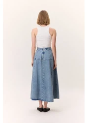 Manuka تنورة واسعة من الدنيم باللون الأزرق