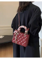 The New Fashion Classic Pu Waterproof Fabric Was Quilted And Embroidered With Diamond Shape Design With Small Fragrance And Ladies Style Metal Pattern Decoration Design And The Double Handle Portable