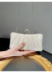 حقيبة سهرة نسائية فاخرة بطيات من الساتان المزينة بإبزيم حلقي لامع للحفلات والمناسبات الرسمية والأعراس مع حما