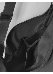 1 حقيبة كتف نيلون أسود أحادي اللون مقاومة للماء بشكل هلالي، سعة كبيرة وسوستة، مناسبة للاستخدام اليومي للرجال،