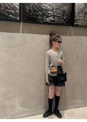 حقيبة كتف مزدوجة الوجه من الجلد الصلب بطراز الماكرون الموضة نفسها التي ترتديها المشاهير ، مقفلة بسلسلة كتف مت