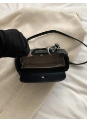 حقيبة يد ذات شريط سلسلة مطرزة بأسلوب أوروبي وأمريكي مزينة باللؤلؤ، حقيبة كتف صغيرة