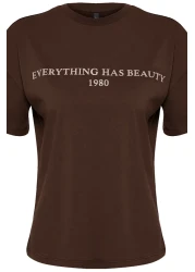  Collection تي شيرت محبوك بني 100٪ قطن مطبوع عليه شعار مريح / واسع ومريح TWOSS19GH0034