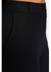  Collection بنطال أسود أساسي من القماش المنسوج بأرجل ضيقة TWOSS19ST0038